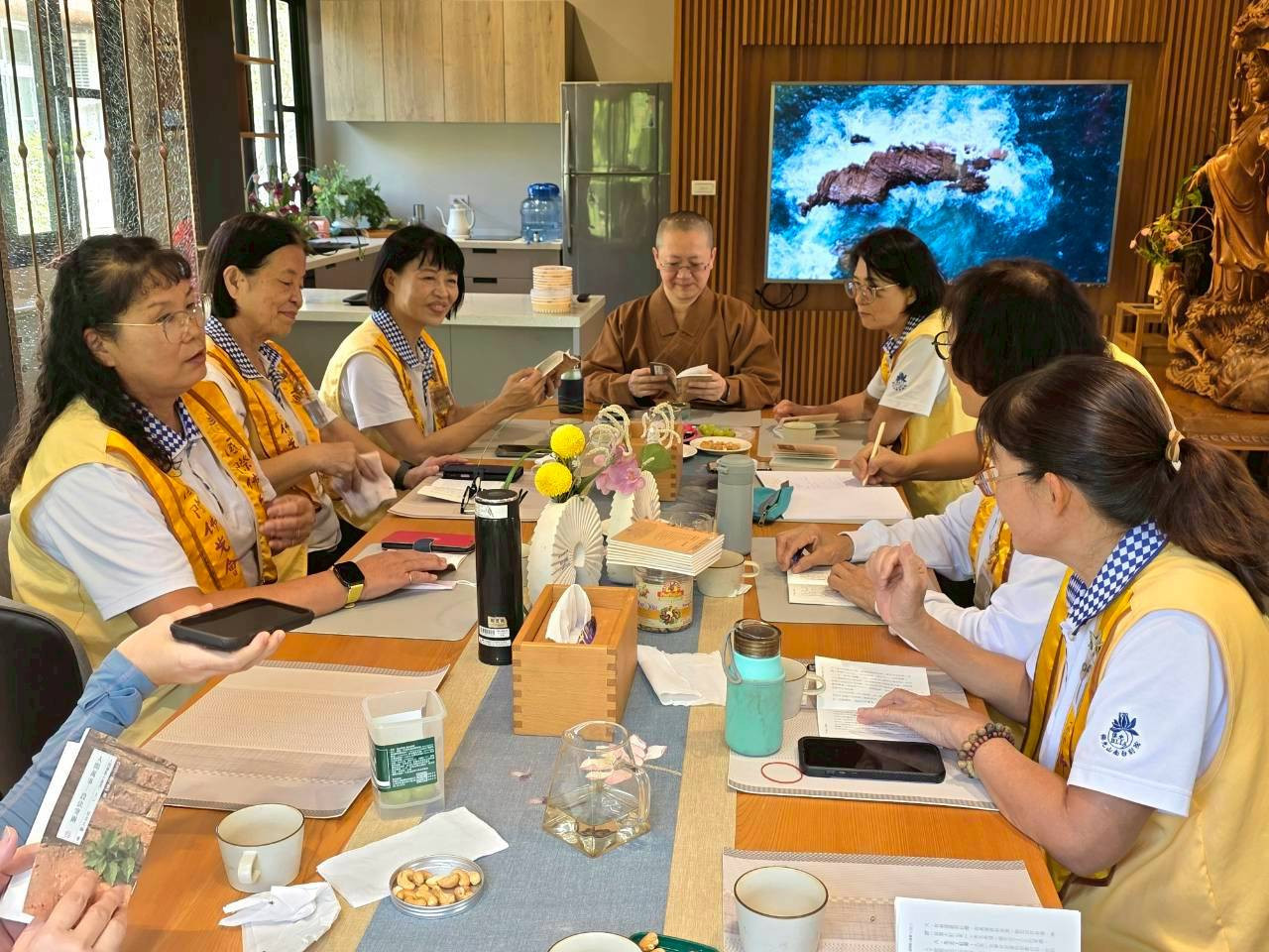 LINE_ALBUM_20251103觀音村養護靜修院-敬老活動_251205_5