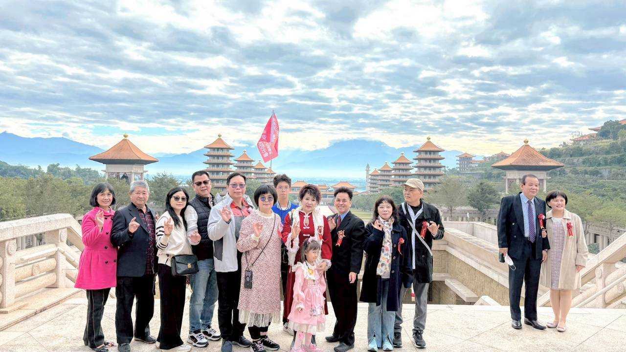 LINE_ALBUM_20260101自在讀書會_ 巡山禮佛_260101_7