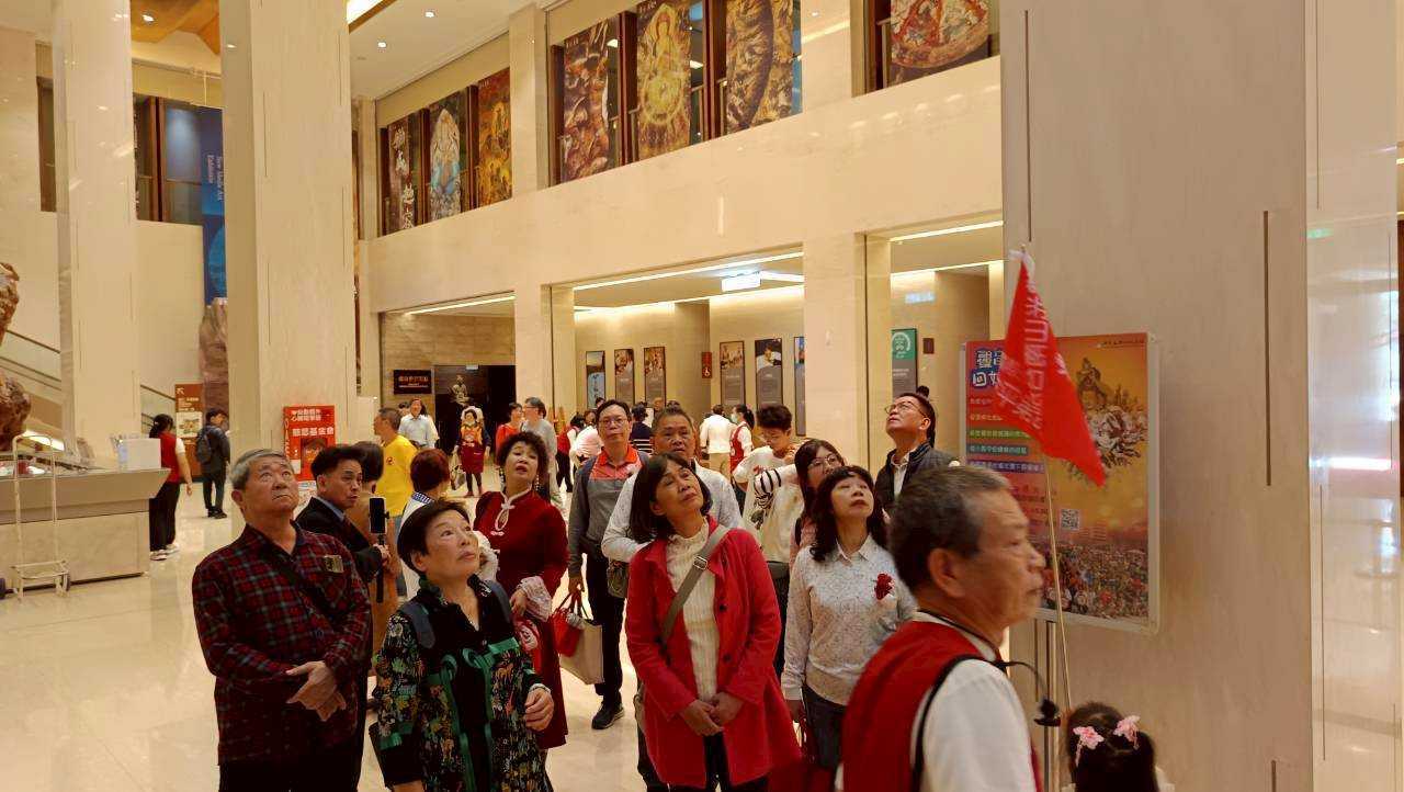 LINE_ALBUM_20260101自在讀書會_ 巡山禮佛_260101_1