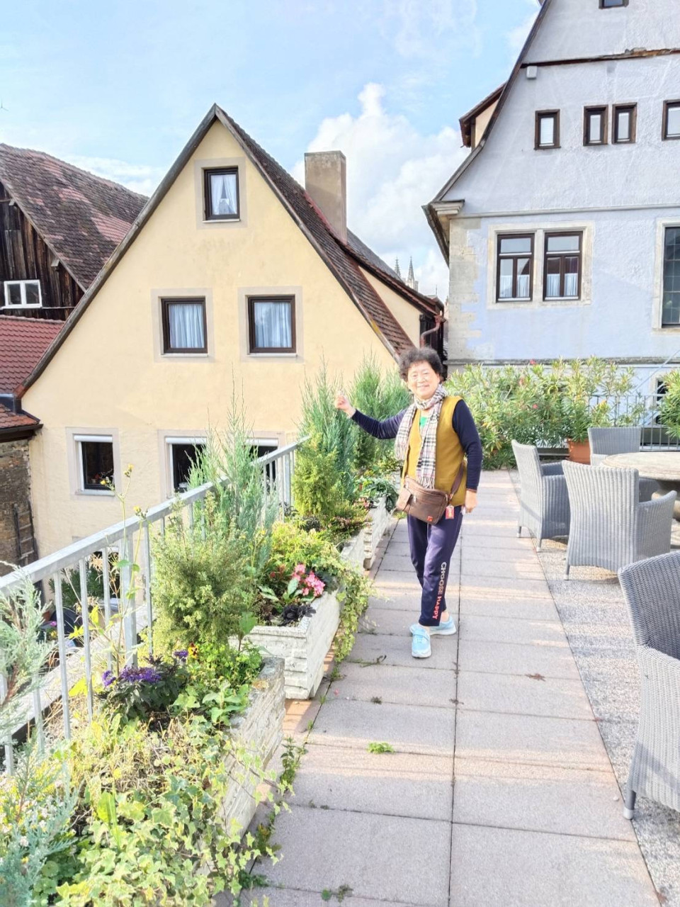 6CC7ECDD-E36A-4F53-A0CE-709837ADE178