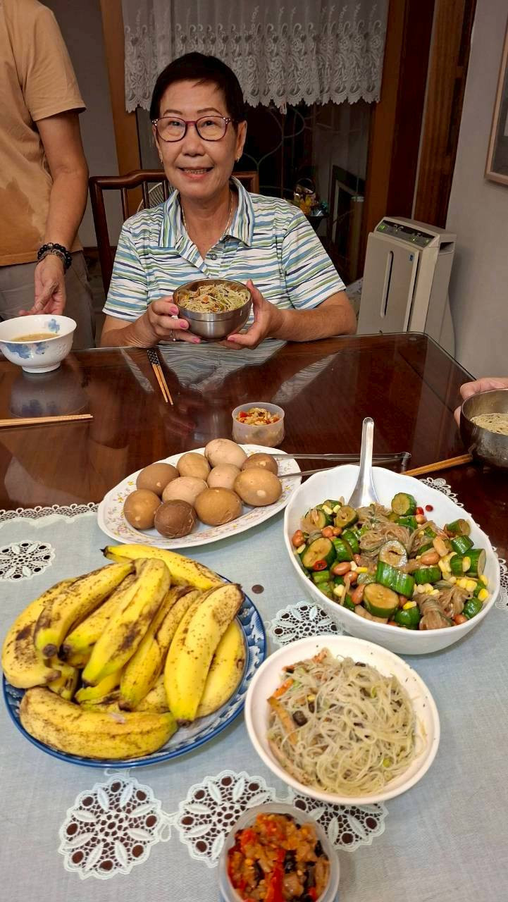 LINE_ALBUM_20251009讀書會-弘梅導讀_251010_1