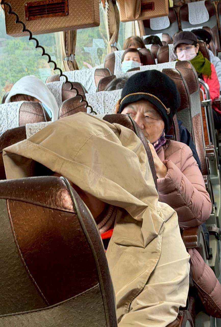 LINE_ALBUM_220讀書會，朝山，帶領人：簡麗香_260311_2