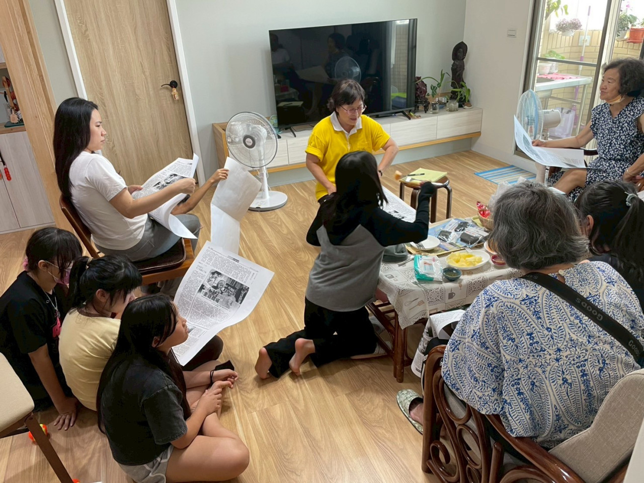 LINE_ALBUM_20250419 崇仁國宅讀書會 首場__舅婆的旗袍_哪裡有蜘蛛網？_250419_16