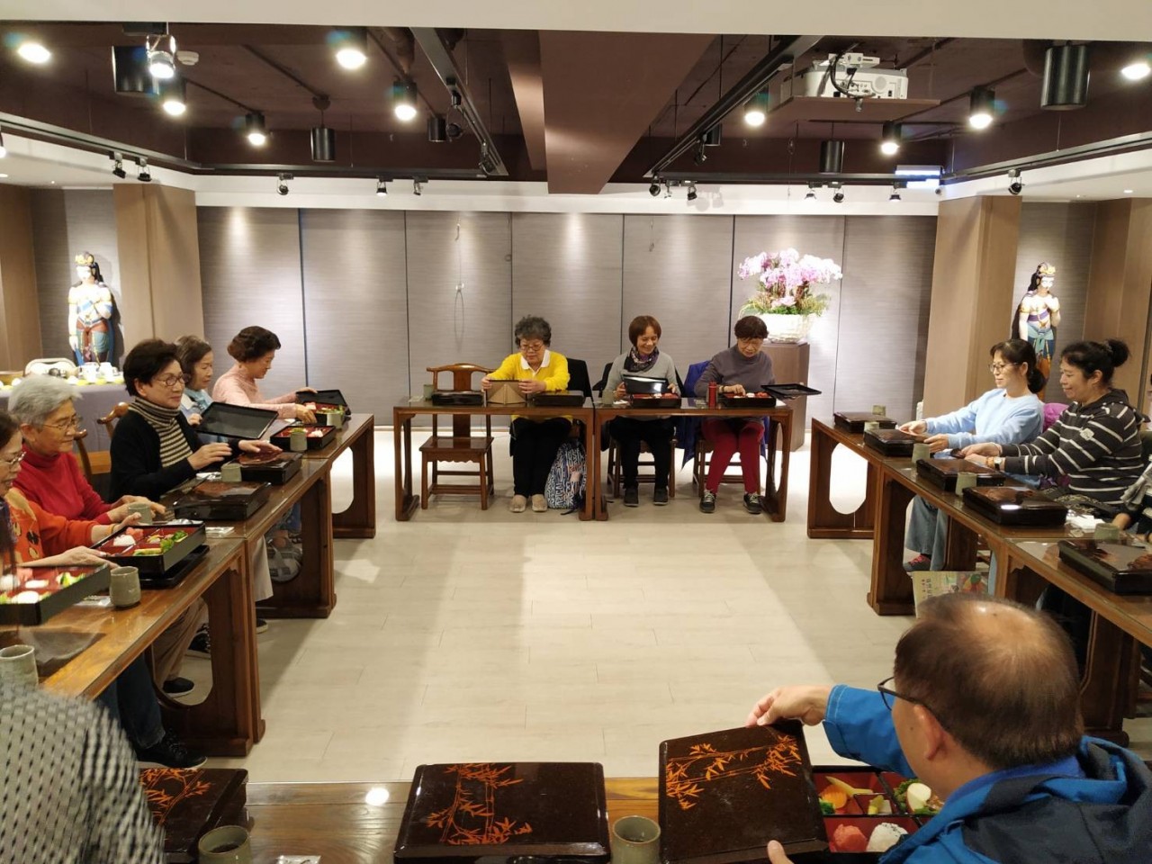 668DEB81-9556-47FE-99BB-A595C21E7E6E